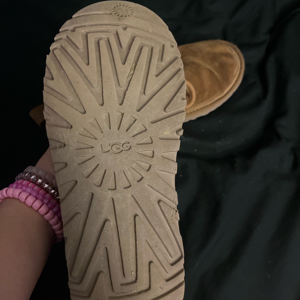 Tan Uggs